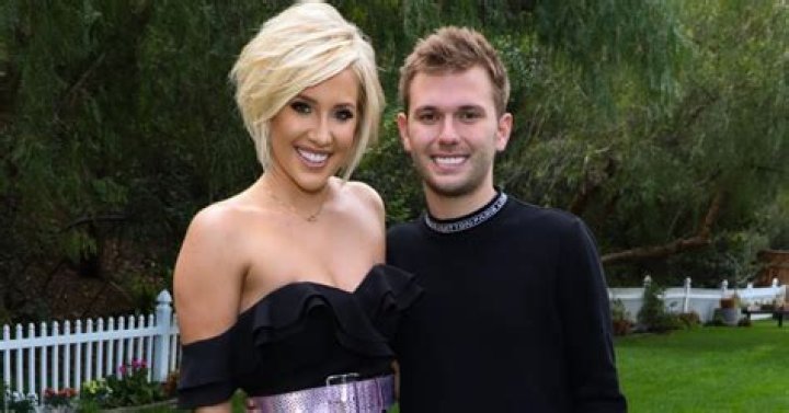 Are chase and savannah chrisley twins?