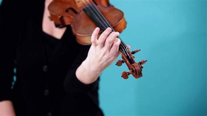 Can you be a left handed violinist?