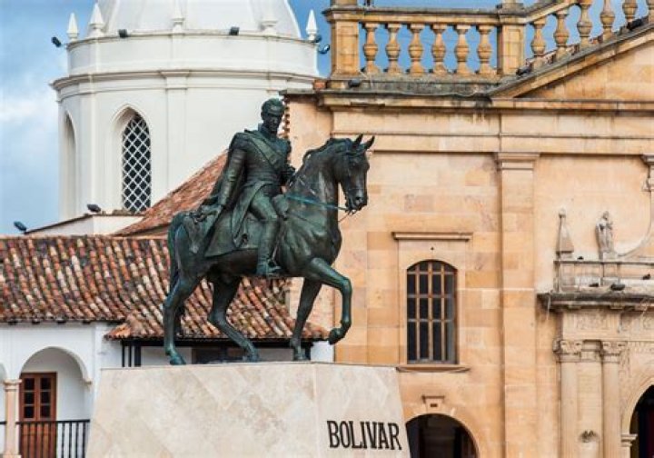 Did bolivar free peru?
