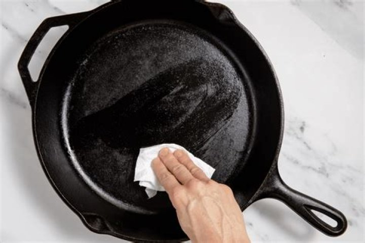 Does cooking in cast iron help with iron deficiency?