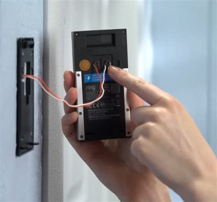Does hardwired ring charge battery?
