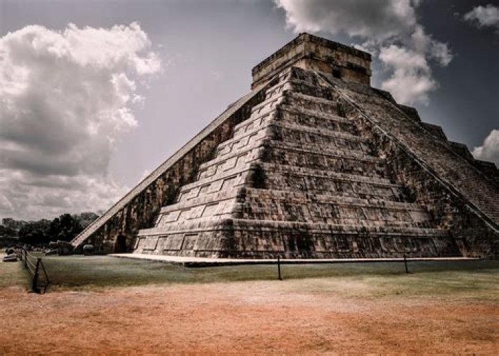 How mayan pyramids were built?