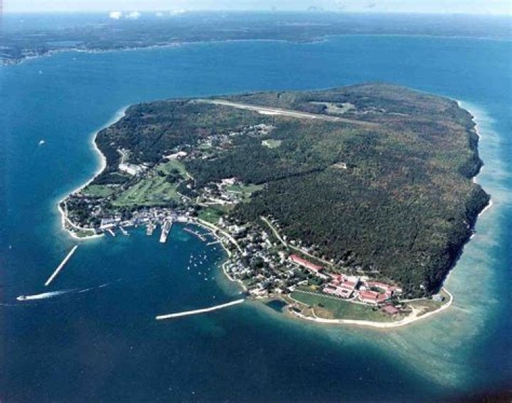 Were is mackinac island?