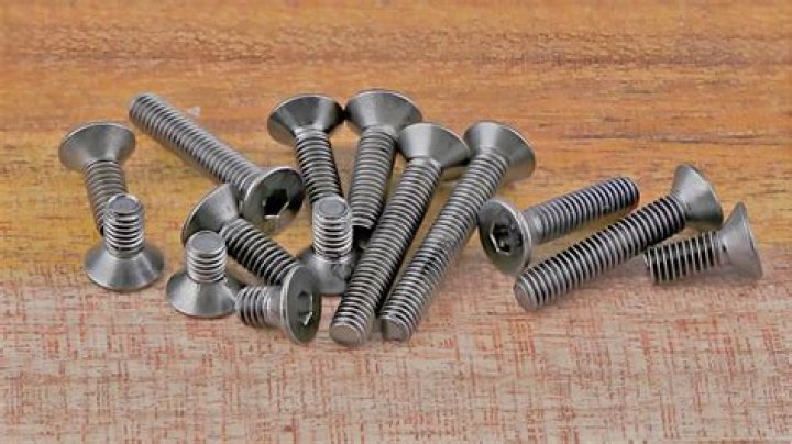 What is countersunk head screw?