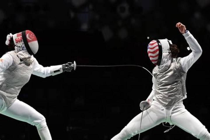 Whats the difference between foil and fencing?