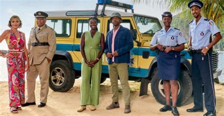 Where is death in paradise set?