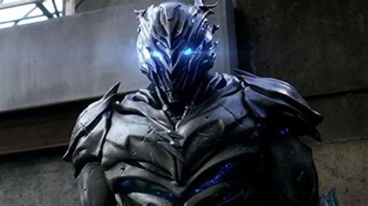 Which episode does savitar appear?