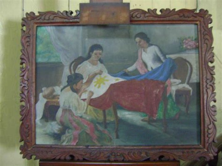 Who sewn the philippine flag?