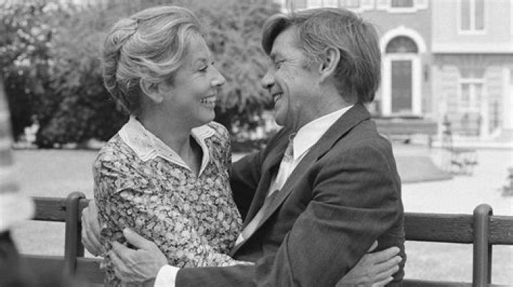 Who was ralph waite married to?