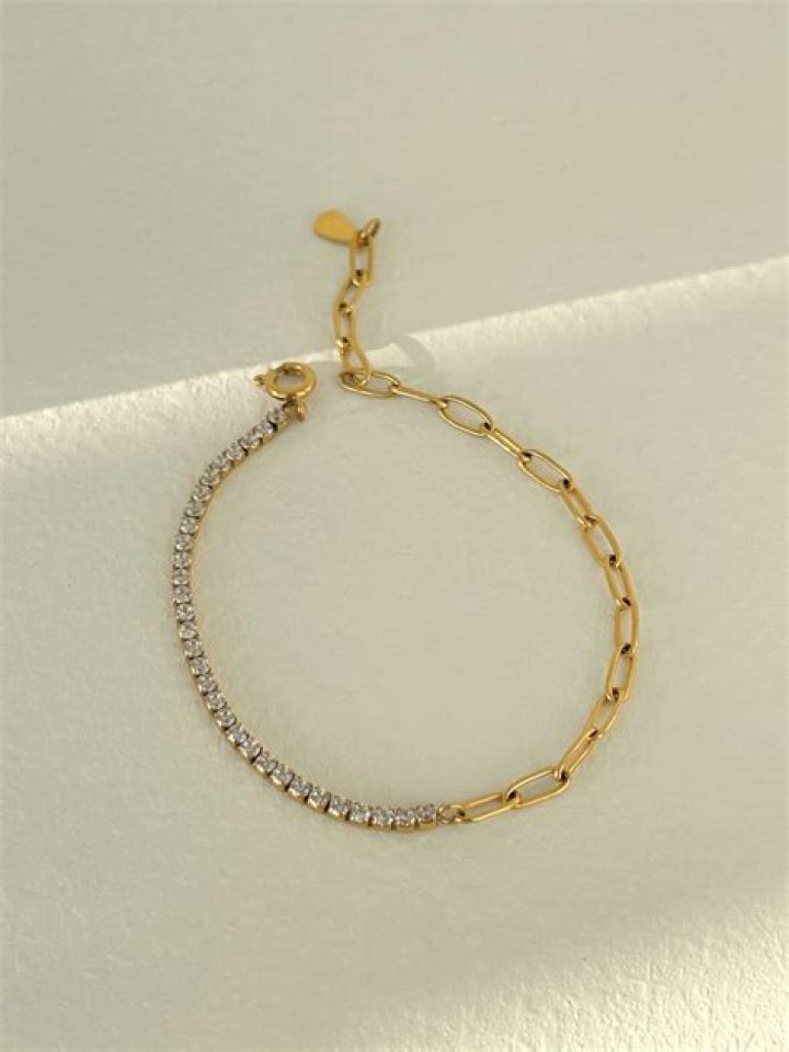 Whos bracelet is katie wearing?