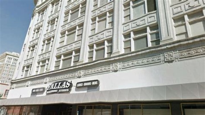 Why did fallas paredes close?