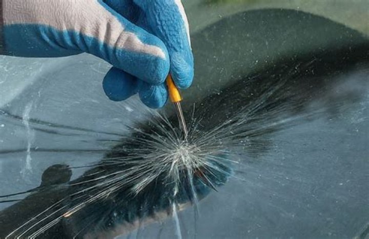Will plexiglass crack in cold weather?
